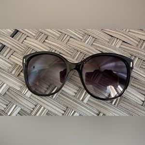 Tahari Sunglasses Black
